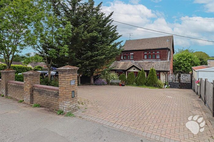 4 Bedroom Detached House For Sale In London Road, Wickford, SS12