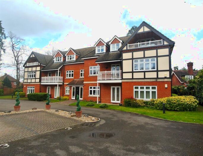 2 Bedroom Flat To Rent In St Georges Avenue, Weybridge, KT13