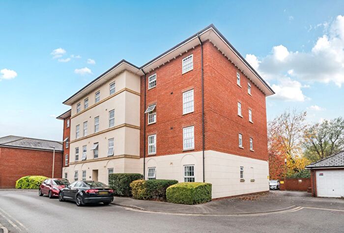 2 Bedroom Flat For Sale In Harescombe Drive, Gloucester, Gloucestershire, GL1