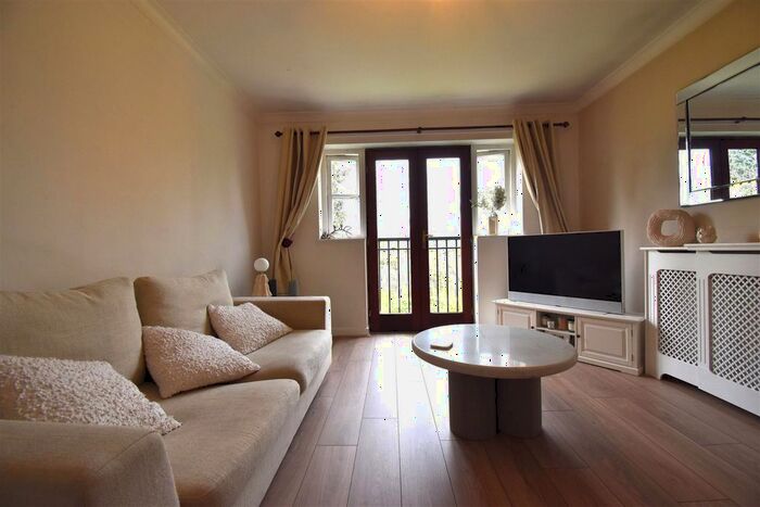 1 Bedroom Flat To Rent In Sandalwood Drive, Ruislip, Middlesex, HA4