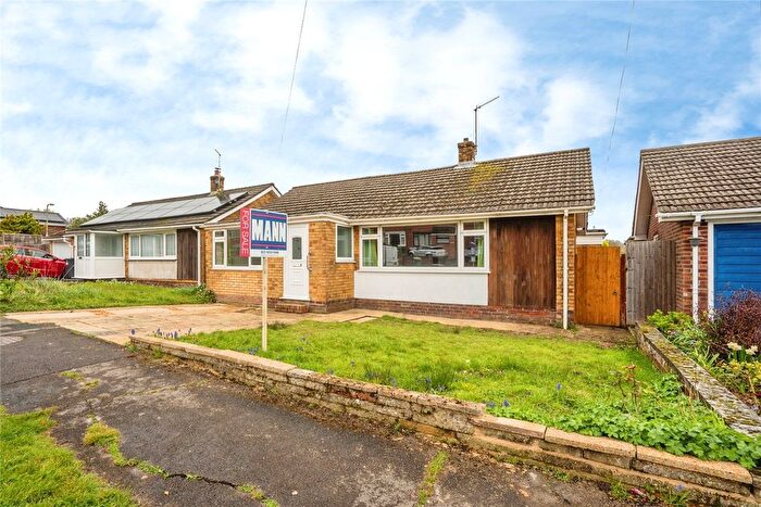 4 Bedroom Bungalow For Sale In Hazleton Way, Waterlooville, Hampshire, PO8