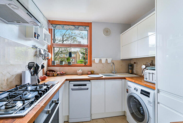 2 Bedroom Apartment For Sale In Westcombe Park Road, London, SE3