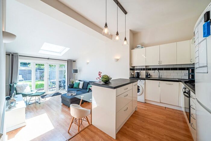 2 Bedroom Flat For Sale In Rutford Road, Streatham, London, SW16