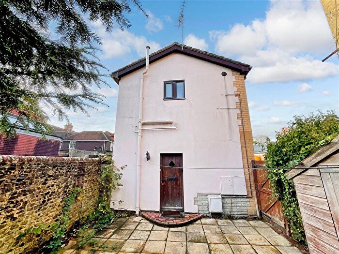 1 Bedroom Maisonette For Sale In Bowen Lane, Petersfield, Hampshire, GU31