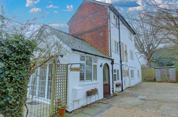 2 Bedroom Detached House For Sale In Old Reigate Road, Betchworth, RH3
