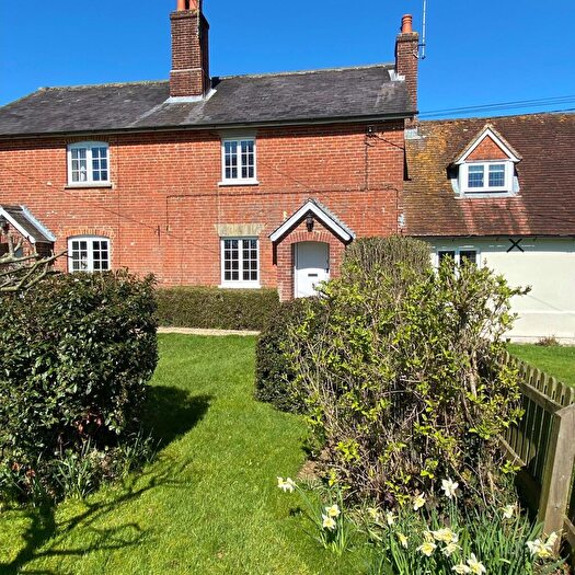 2 Bedroom Terraced House To Rent In Alton, Hampshire, GU34