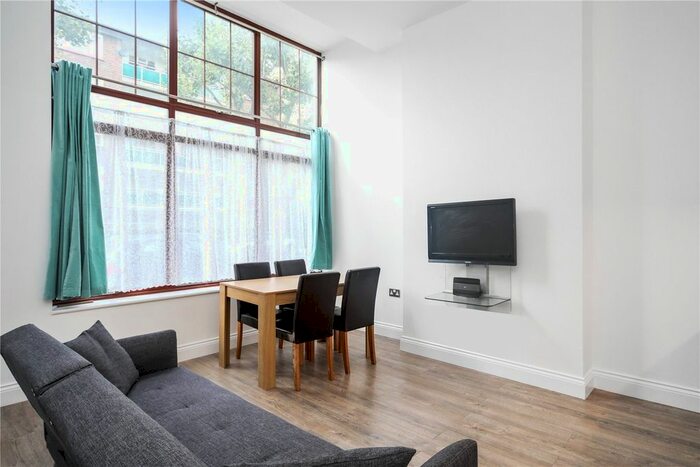 2 Bedroom Flat To Rent In Cornwall Crescent, London, W11