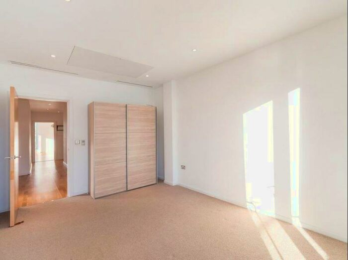 2 Bedroom Apartment To Rent In Ability Place Millharbour, South Quay, London, E14