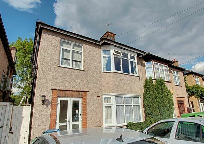 2 Bedroom Maisonette To Rent In Parkfield Avenue, Harrow, HA2