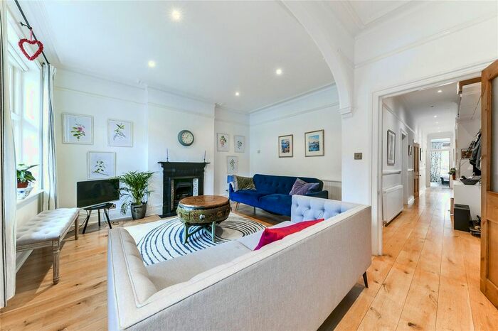 2 Bedroom Flat To Rent In Carlton Mansions, Randolph Avenue, Maida Vale, London, W9