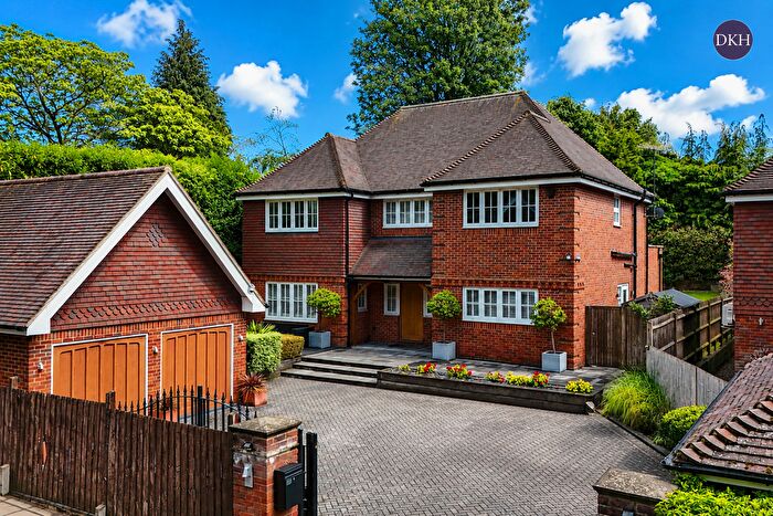 5 Bedroom Detached House For Sale In Cottage Close, Cassiobury, Watford, Hertfordshire, WD17