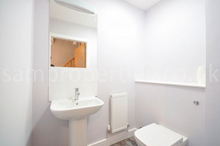 4 Bedroom Town House To Rent In Moss Lane East, Manchester, M16