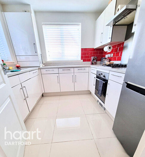 3 Bedroom Semi-Detached House To Rent In Forrest Shaw, Swanscombe, DA10