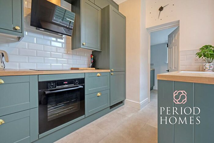 2 Bedroom End Of Terrace House For Sale In Rochford Road, Chelmsford, CM2