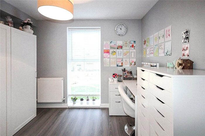 2 Bedroom Flat For Sale In Esparto Way, South Darenth, DA4