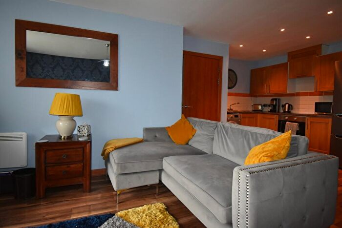 2 Bedroom Flat To Rent In Bedroom St Floor Flat In Southend On Sea, SS2