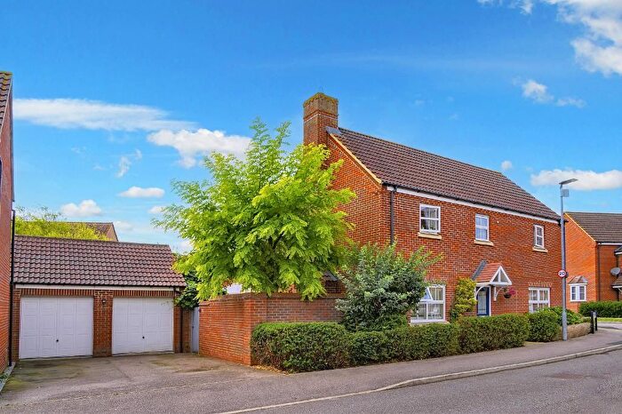 4 Bedroom Detached House For Sale In Langlands Road, Bedford, MK41