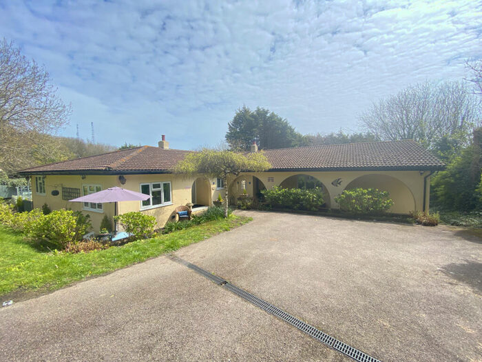 4 Bedroom Bungalow For Sale In Upper Road, Dover, CT16