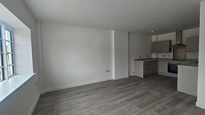 2 Bedroom Flat To Rent In Scarborough Place, Torquay, TQ2