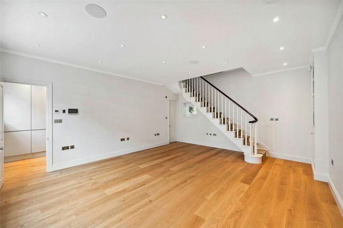 2 Bedroom Property To Rent In Belgrave Mews South, London, SW1X