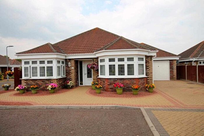 3 Bedroom Bungalow For Sale In Oak Close, Great Clacton, CO15