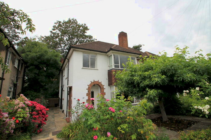 2 Bedroom Apartment To Rent In Ethelbert Close, Bromley, BR1