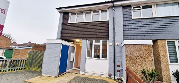 3 Bedroom End Of Terrace House To Rent In Kennedy Avenue, Enfield, EN3