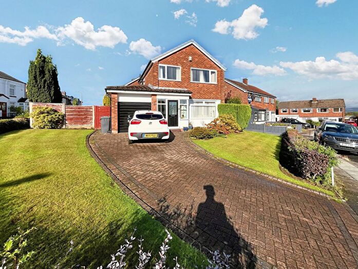 3 Bedroom Detached House For Sale In Felton Close, Bury, BL9