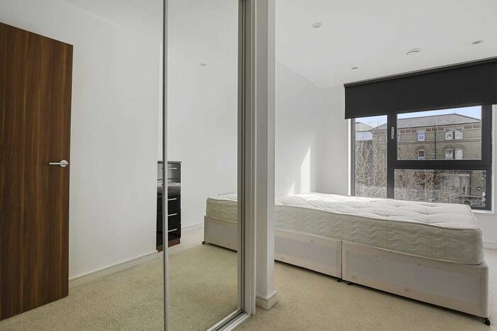 2 Bedroom Flat To Rent In College House, Putney, SW15