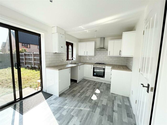 3 Bedroom Semi-Detached House To Rent In Worral Court, Edenthorpe, Doncaster, DN3