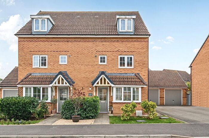 4 Bedroom Semi-detached House For Sale In Hurricane Drive, Calne, SN11