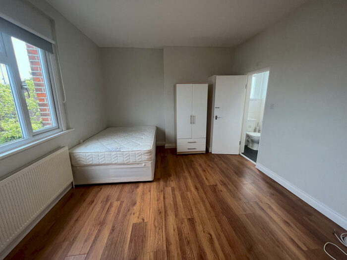 Studio To Rent In Mount View Road, Finsbury Park, N4