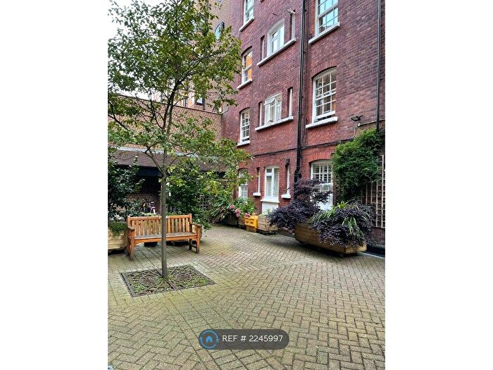 3 Bedroom Flat To Rent In Sandwich House, London, WC1H