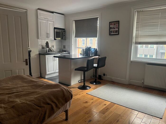 Studio To Rent In Chiswick High Road, London, W4