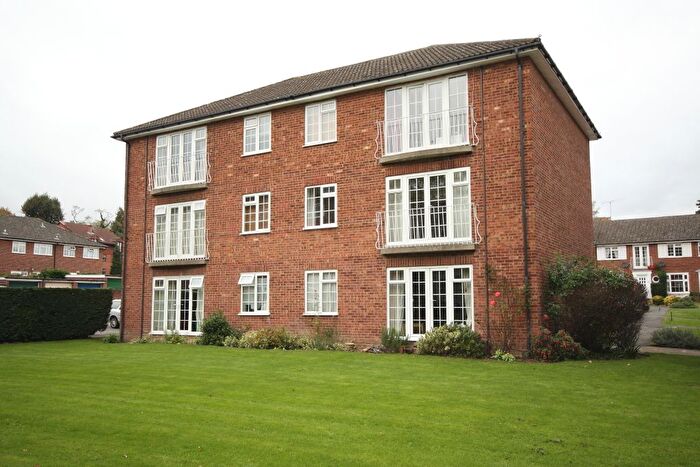 2 Bedroom Flat For Sale In Midhope Road, Woking, GU22