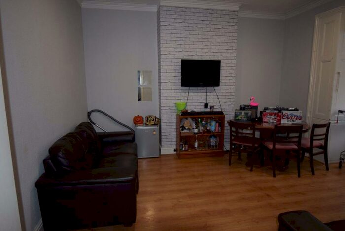 6 Bedroom House To Rent In Uttoxeter New Road -, DE22