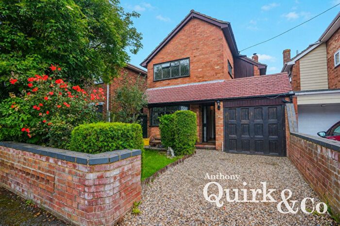 3 Bedroom Detached House For Sale In Rose Road, Canvey Island, SS8