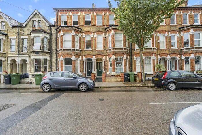 1 Bedroom Flat To Rent In Hemberton Road, London, SW9