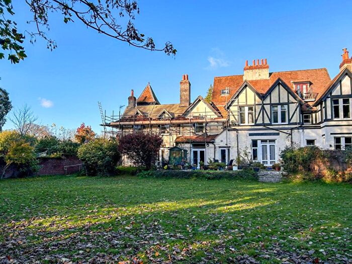 2 Bedroom Flat To Rent In Crow Hill, Crow, BH24