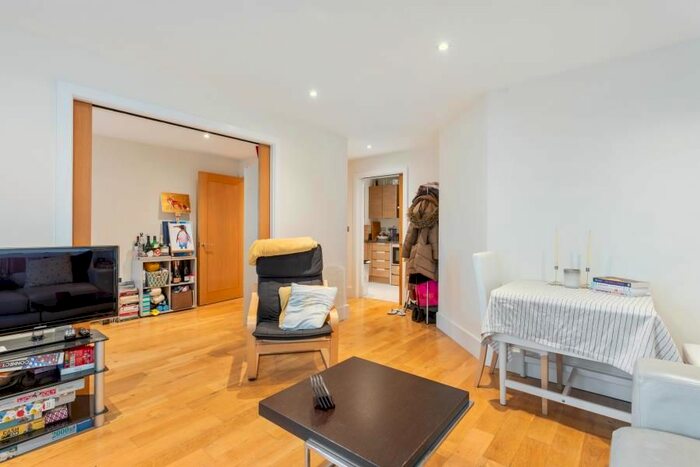 2 Bedroom Flat To Rent In St. George Wharf, London, SW8