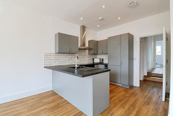 2 Bedroom Apartment To Rent In Broadway, Leigh-on-sea, SS9