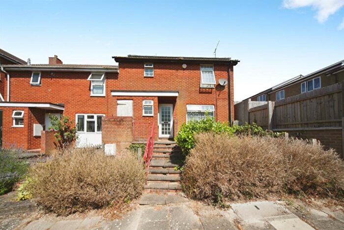3 Bedroom End Of Terrace House For Sale In Morris Close, Luton, LU3
