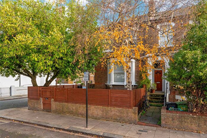 4 Bedroom Semi-Detached House For Sale In Stowe Road, Shepherds Bush, London, W12