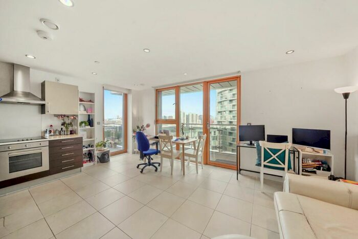 1 Bedroom Flat To Rent In Streamlight Tower, Province Square, E14