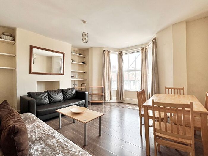 1 Bedroom Flat To Rent In Canning Crescent, Wood Green, N22