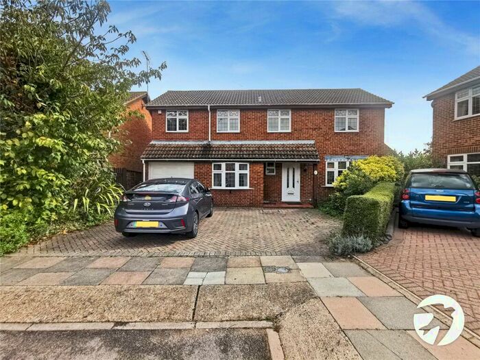 5 Bedroom House To Rent In Debrabant Close, Erith, DA8