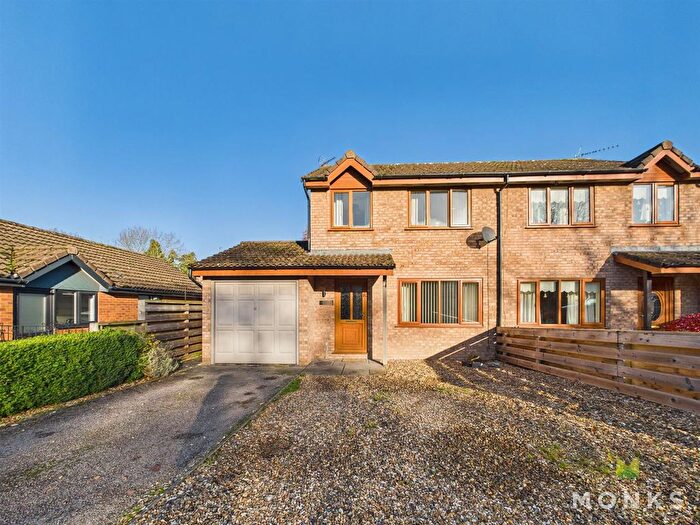 3 Bedroom Semi-Detached House For Sale In Applewood Heights, West Felton, SY11