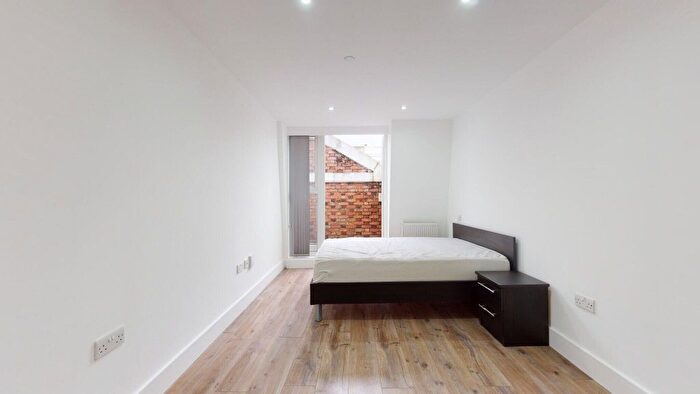 Studio To Rent In Kilburn High Road, London, NW6