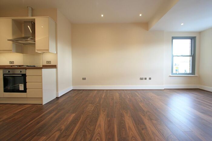 2 Bedroom Flat To Rent In Morden Road, London, SW19