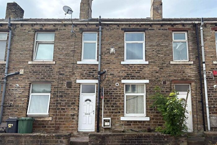3 Bedroom Terraced House To Rent In Longwood Road, Huddersfield, HD3